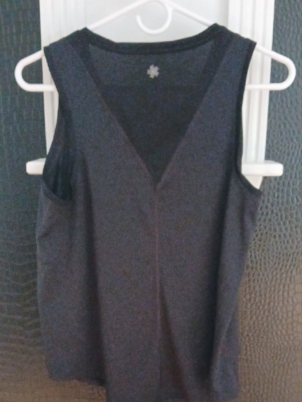 tek gear Black Women’s Sleeveless Tank Top - Picture 2 of 3